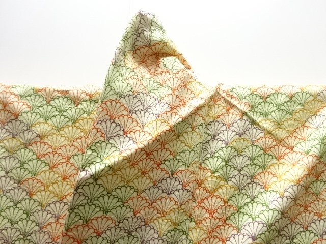  菊青海波模様付け下げ小紋着物